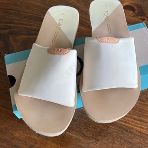Tom’s woman slides.  Tan size 7